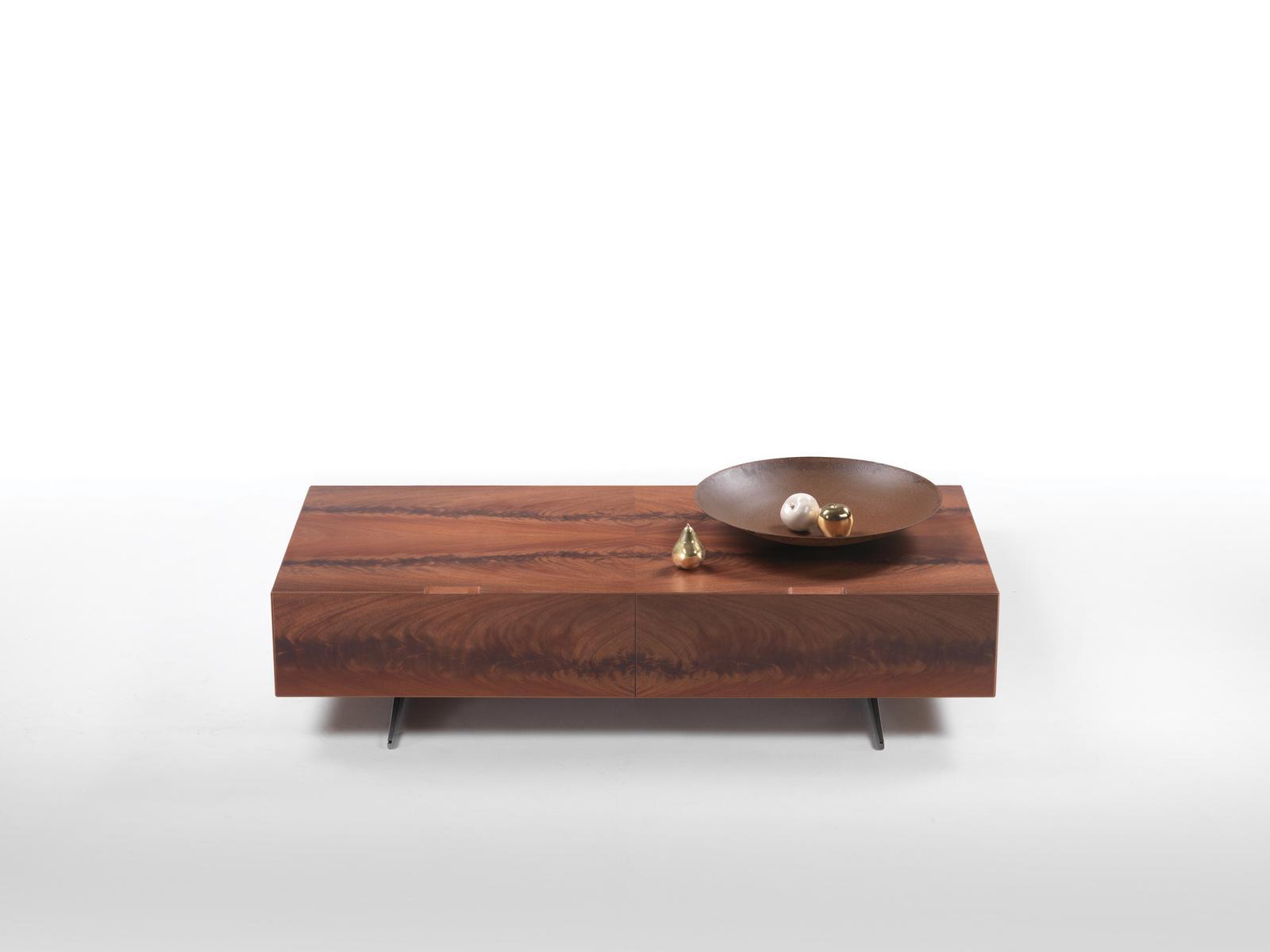 Low mahogany coffee table with storage space | Piuma by Flexform