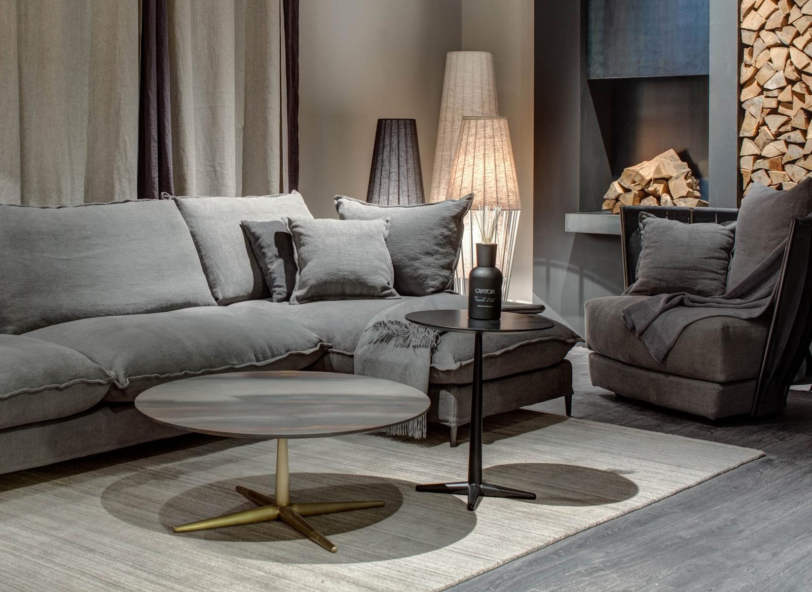 Low wooden coffee table for living room | City by Cantori
