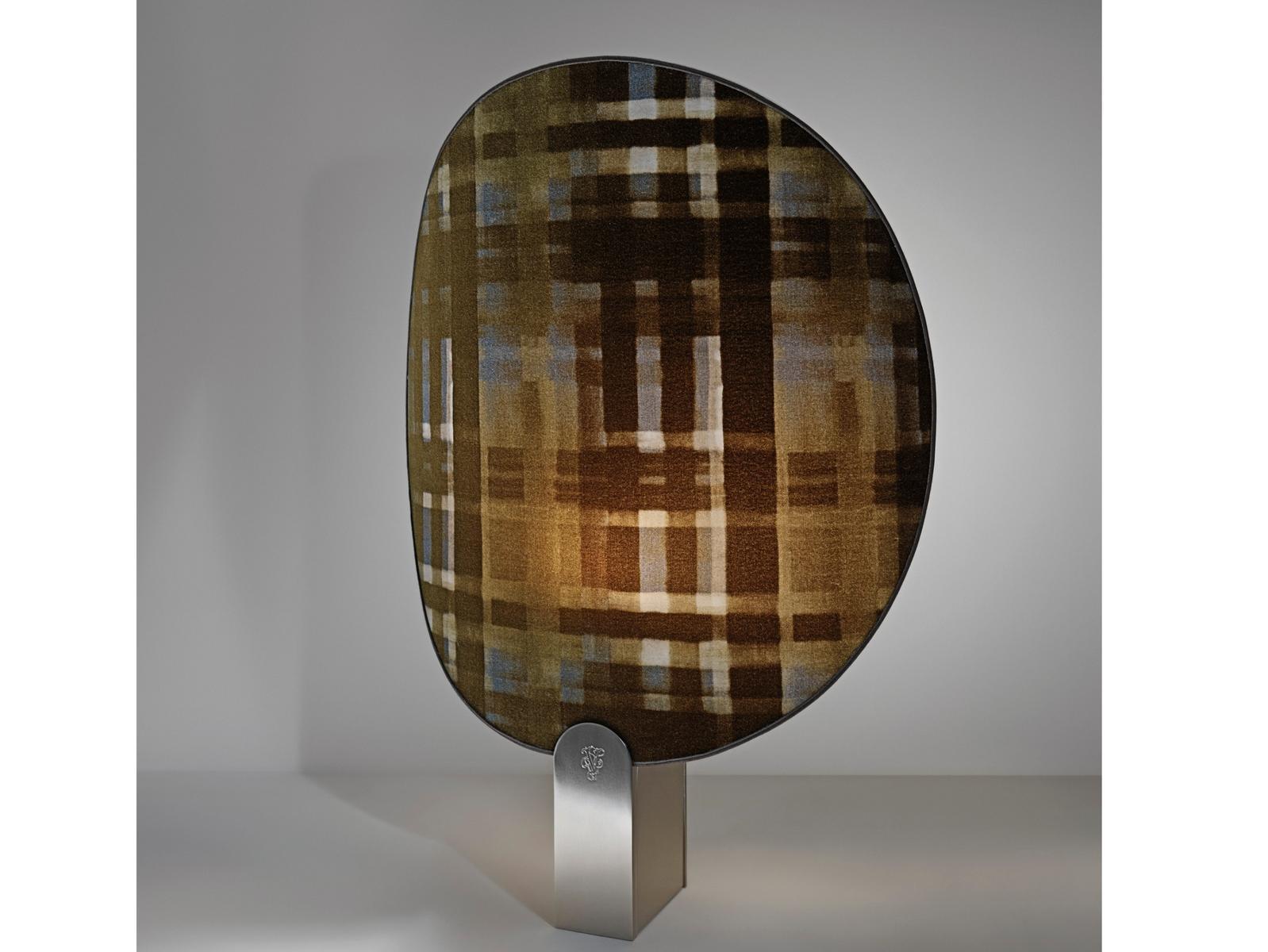 Indirect light brass table lamp | Akira by Visionnair