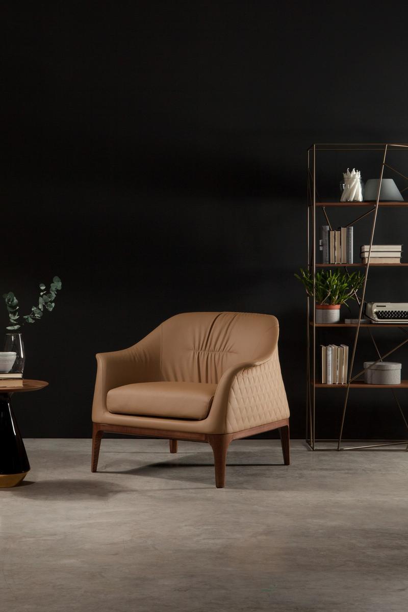 Upholstered leather armchair with armrests | Tiffany by Tonin Casa