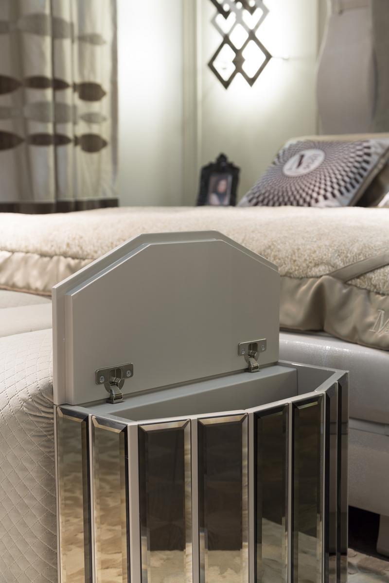 Storage velvet bench | Ola by Mantellassi 1926