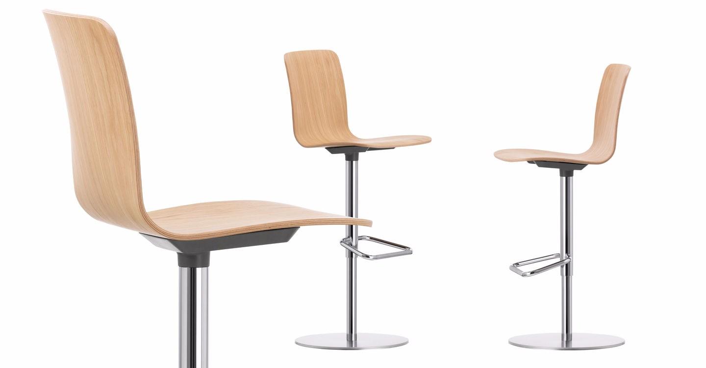 Swivel wooden barstool with footrest | Hal Ply by Vitra