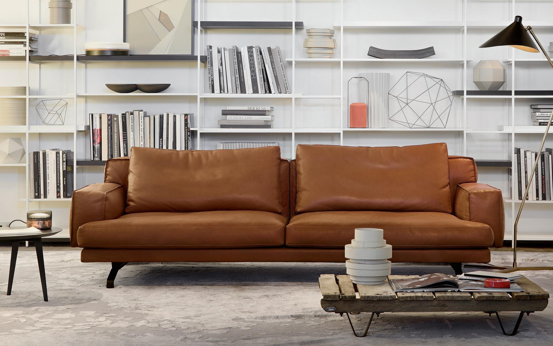 Leather sofa | Mustique by Lema