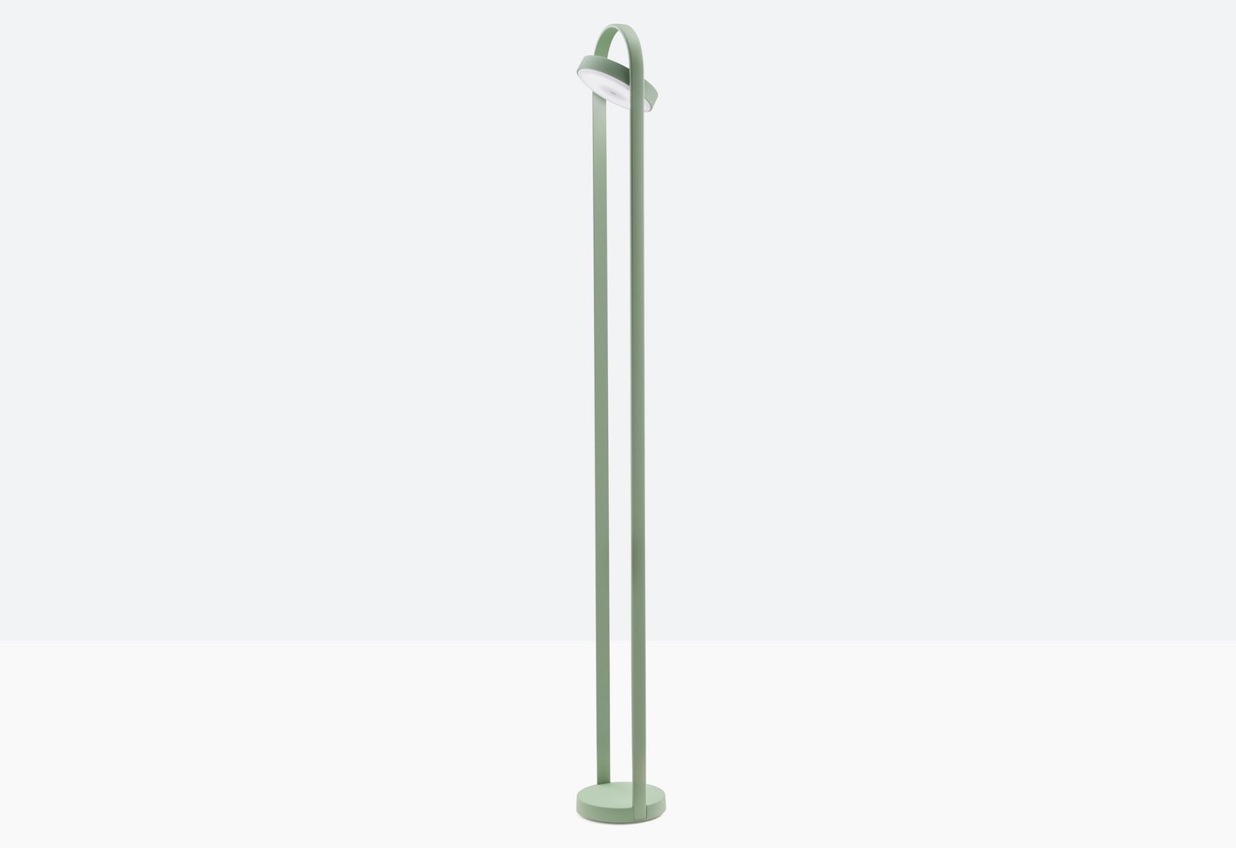 LED aluminium floor lamp cordless | Giravolta 1799/130 by Pedrali