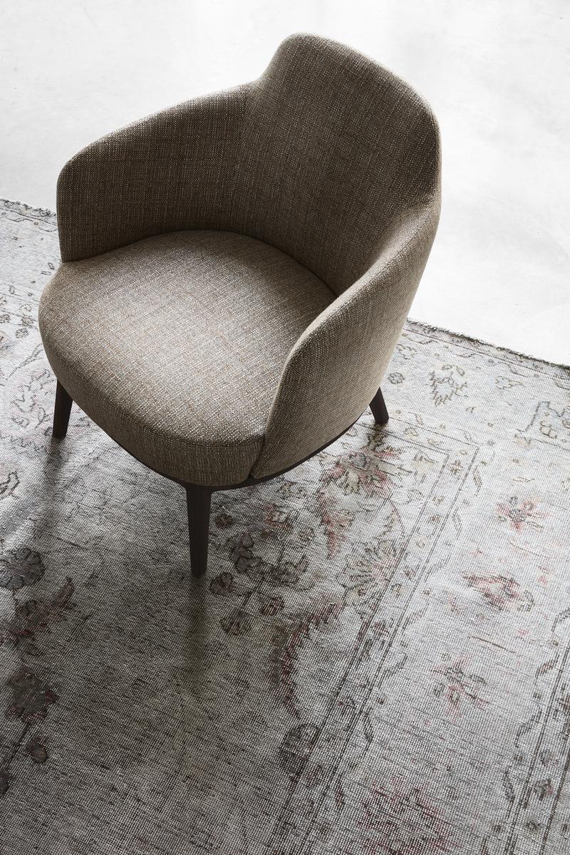 Upholstered leather chair with armrests | Lucylle by Lema