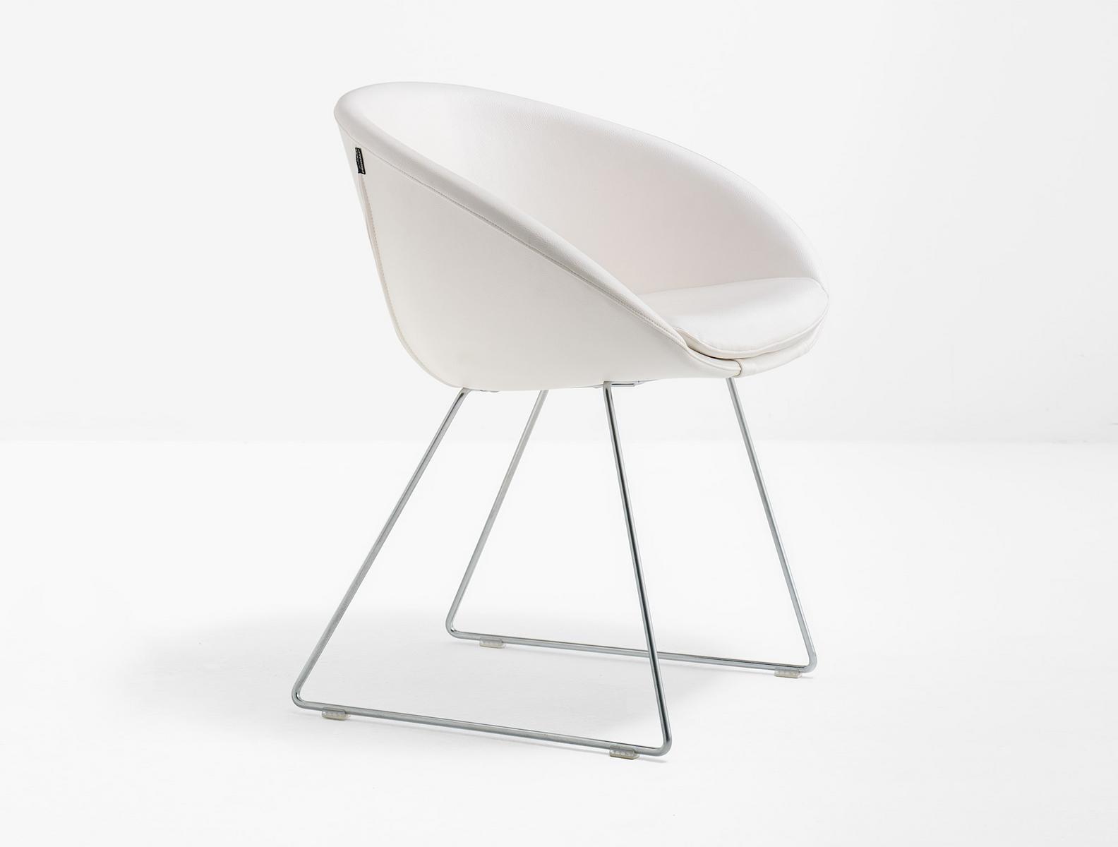 Sled base upholstered chair | Gliss 1020 by Pedrali