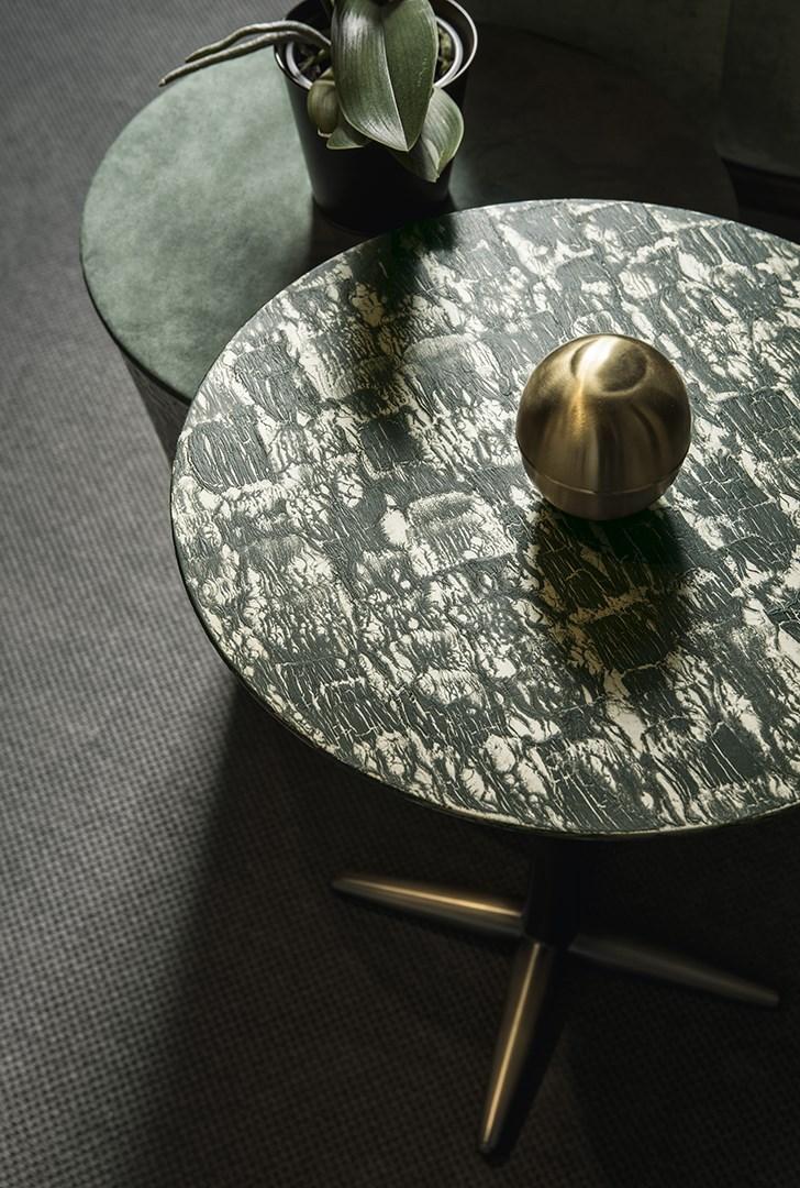 Low wooden coffee table for living room | City by Cantori