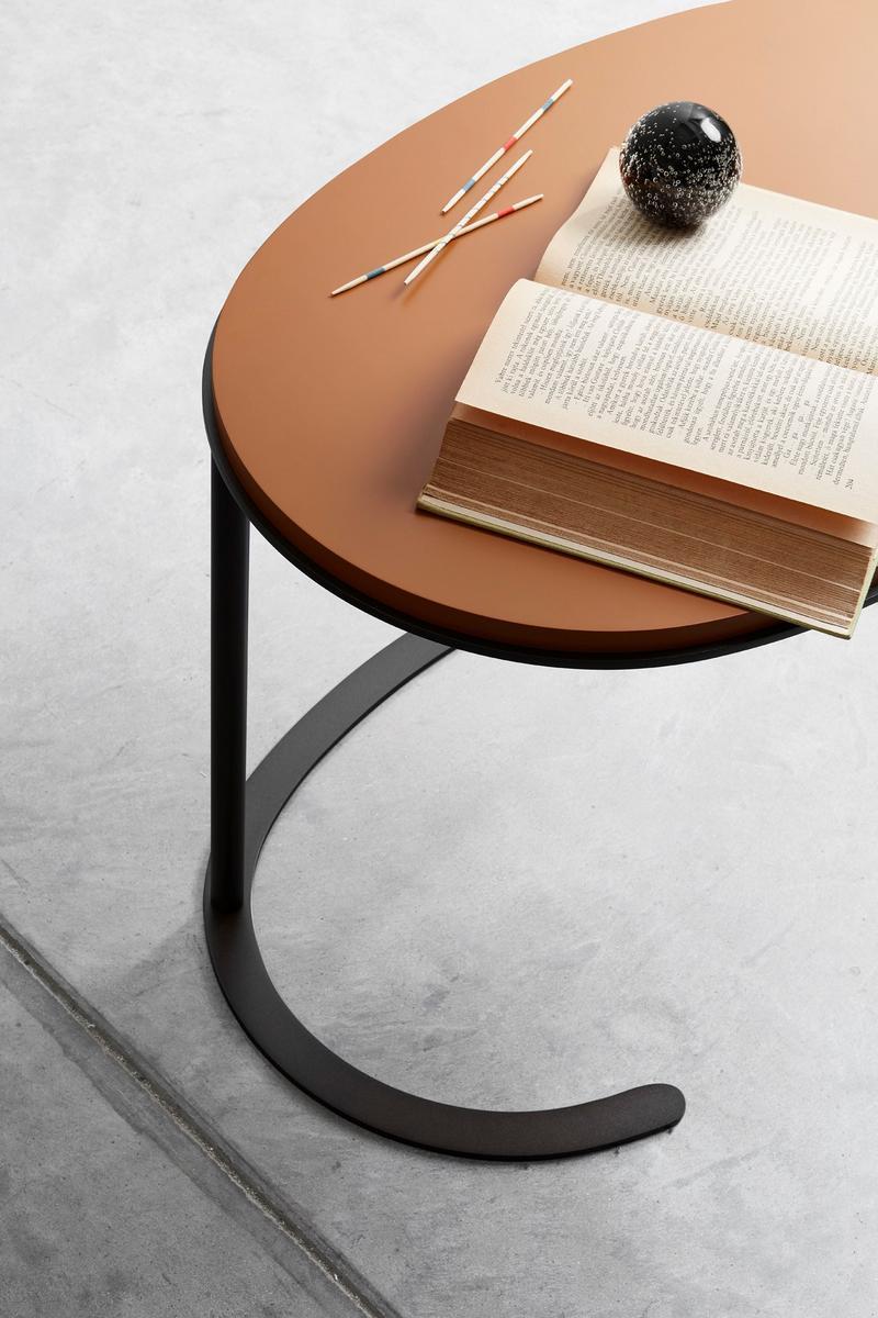 Coffee table for living room | Ortis by Lema