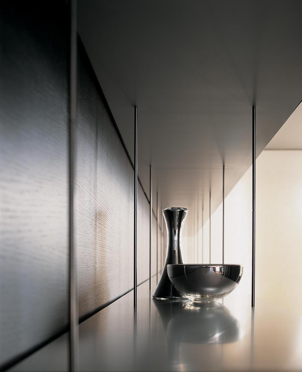 Floating steel and wood bookcase | Graduate by Molteni