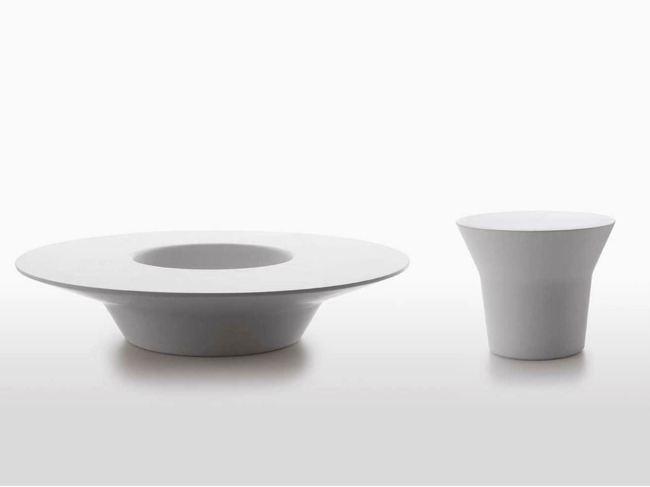 Round Cristalplant® garden side table | Springtime by B&B Italia