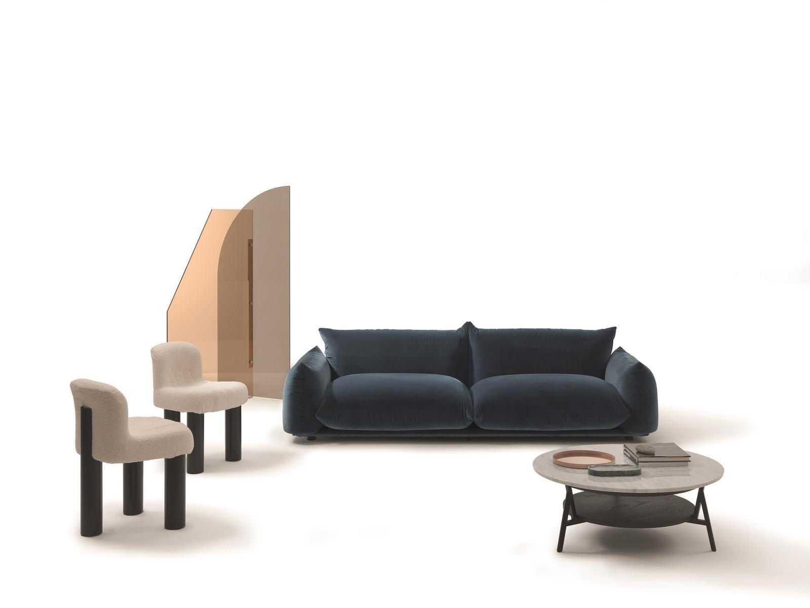 Low round marble coffee table with integrated magazine rack | Cradle by Arflex