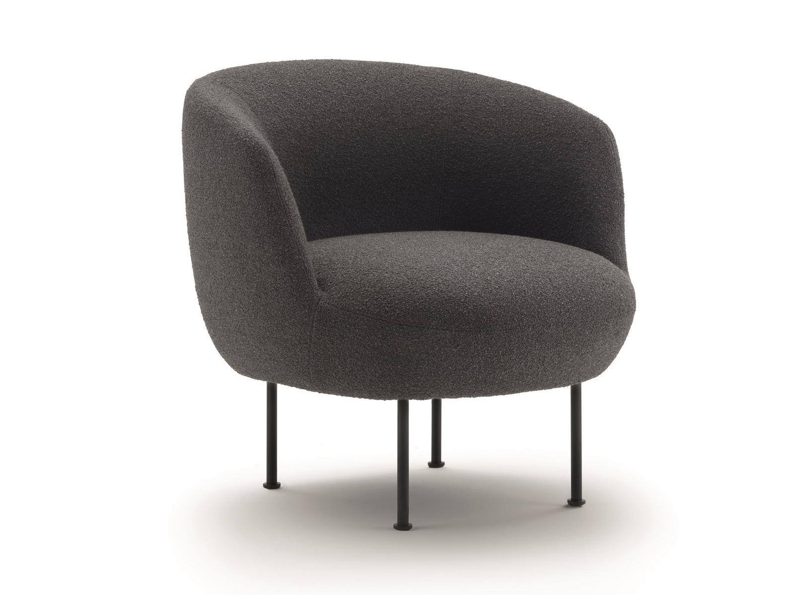 Upholstered fabric easy chair | Suppli’ by Arflex