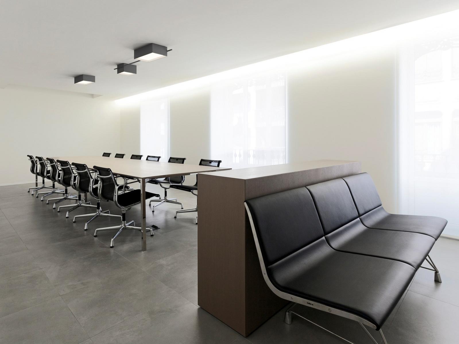 LED direct light aluminium ceiling light | Structural by Vibia