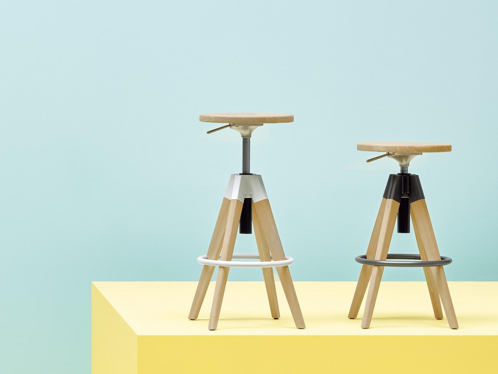 Swivel oak stool with gas lift | Arki-stool Arkw6 by Pedrali