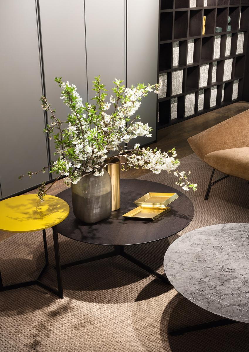 Round oak coffee table | Oydo by Lema