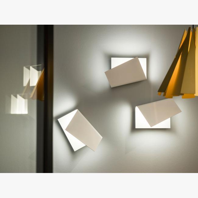 LED wall lamp with dimmer | Breess by Delta light