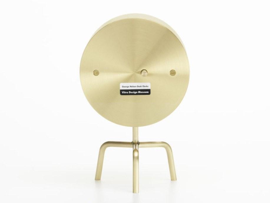 Table-top brass clock | Tripod by Vitra