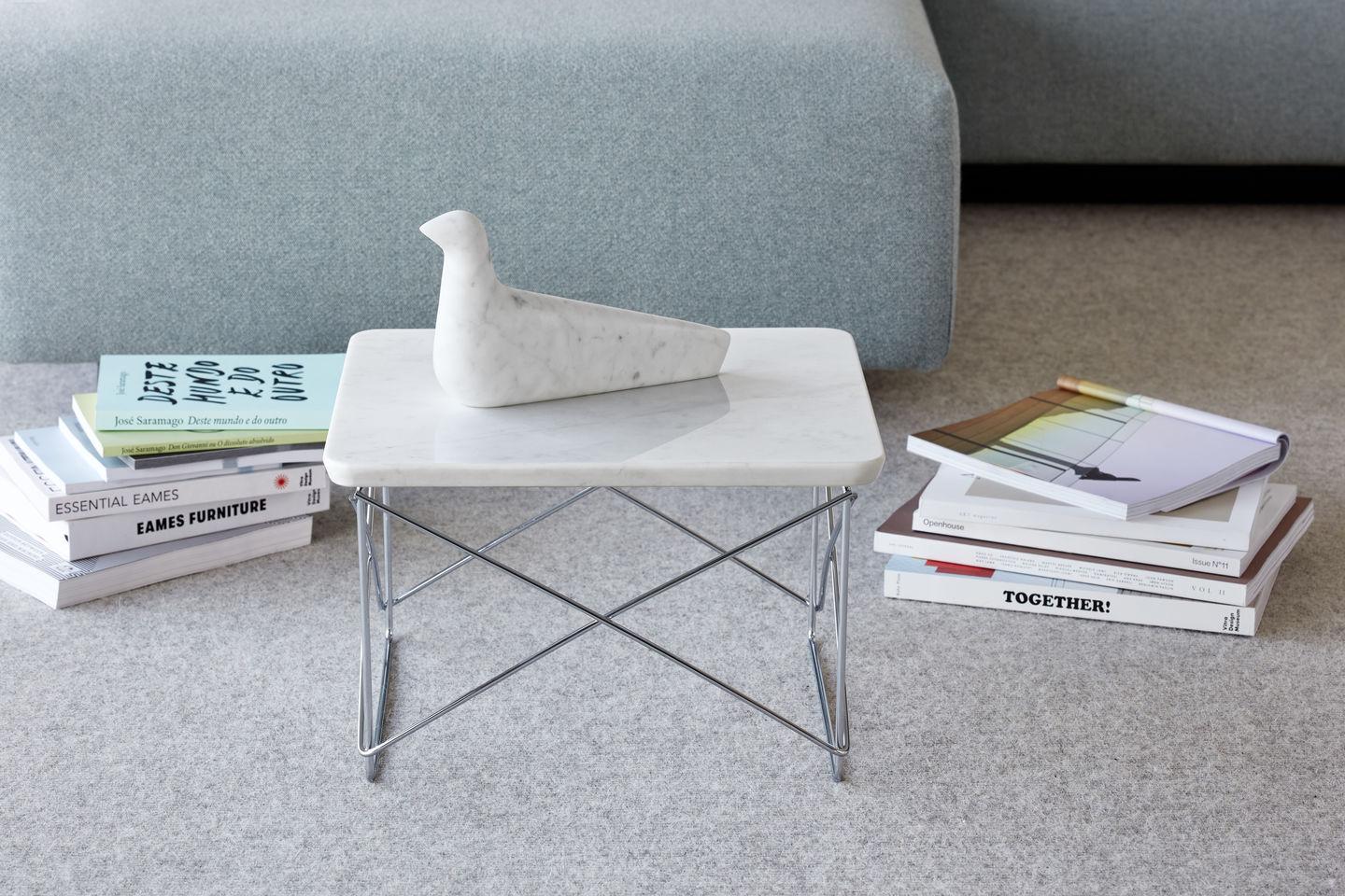 Coffee table with Carrara marble top and steel base | Ltr by Vitra