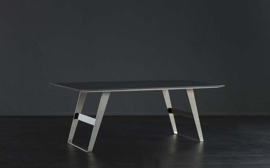 Rectangular iron dining table | Detroit + Iron by Altacorte