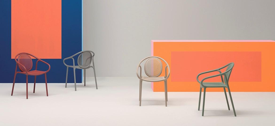 Stackable polypropylene chair with armrests | Remind 3735 by Pedrali