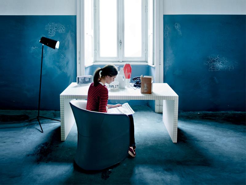 Upholstered easy chair with armrests | Calla by Zanotta