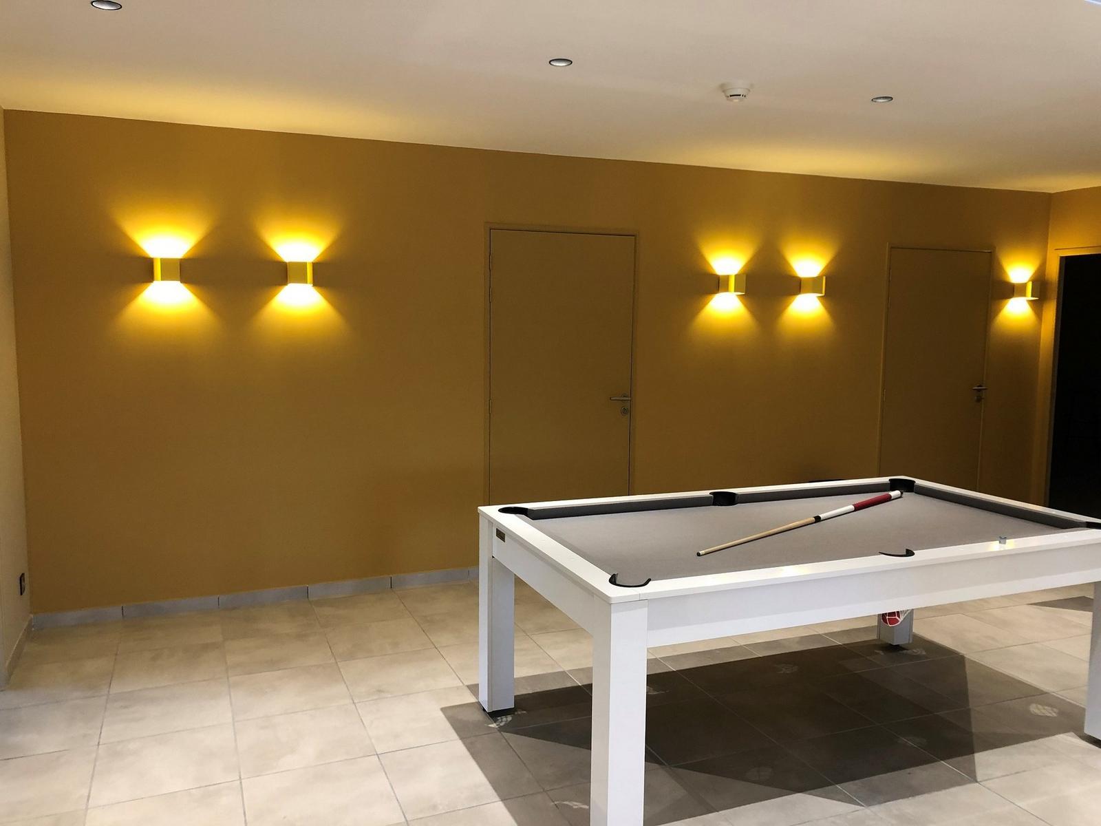 Direct-indirect light aluminium wall light | Ding by Dark