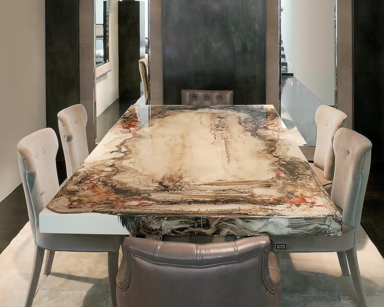 Round marble table in a luxury style | Decoro by Rugiano