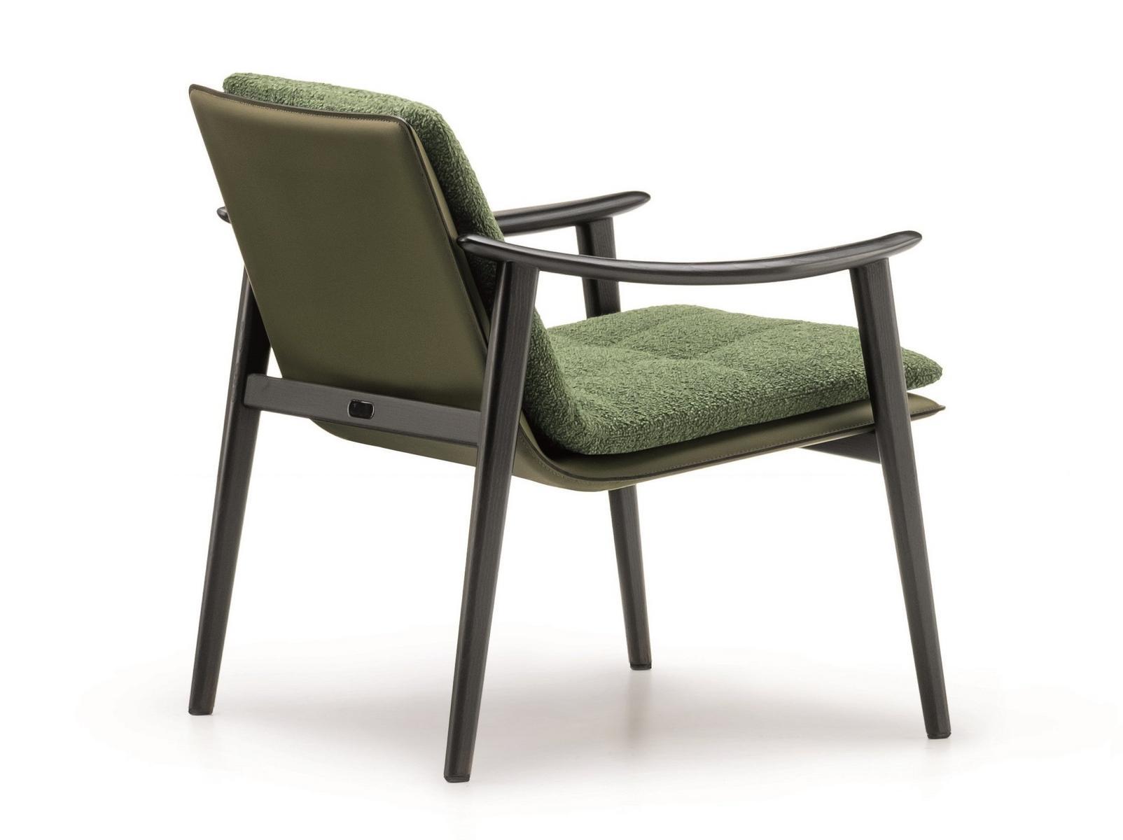 Tanned leather easy chair with armrests | Fynn Saddle Hide by Minotti