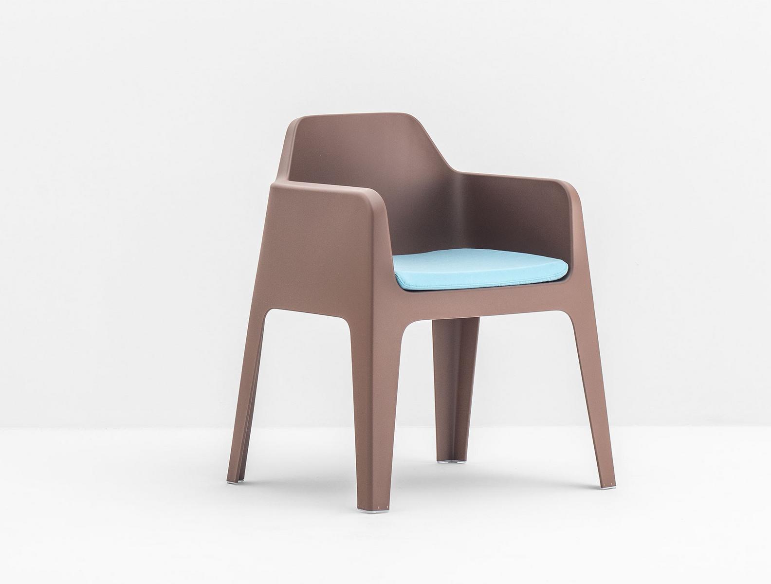 Stackable polypropylene chair | Plus 630 by Pedrali