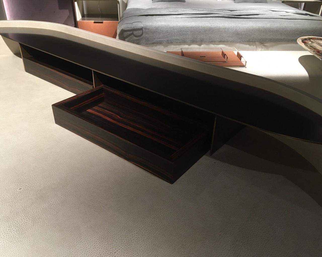 Ebony writing desk in a classic style with drawers | Roma by Rugiano