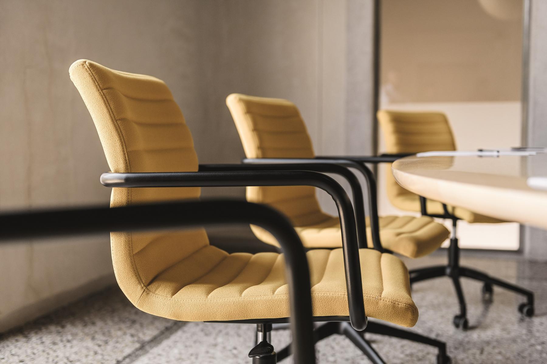 Fabric office chair with castors | Star Dpb by Midj