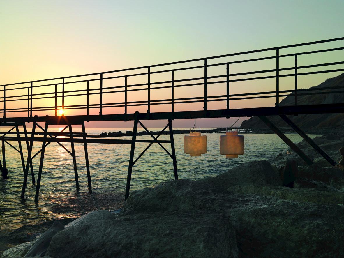 Fiberglass outdoor pendant lamp | Kimono by Karman