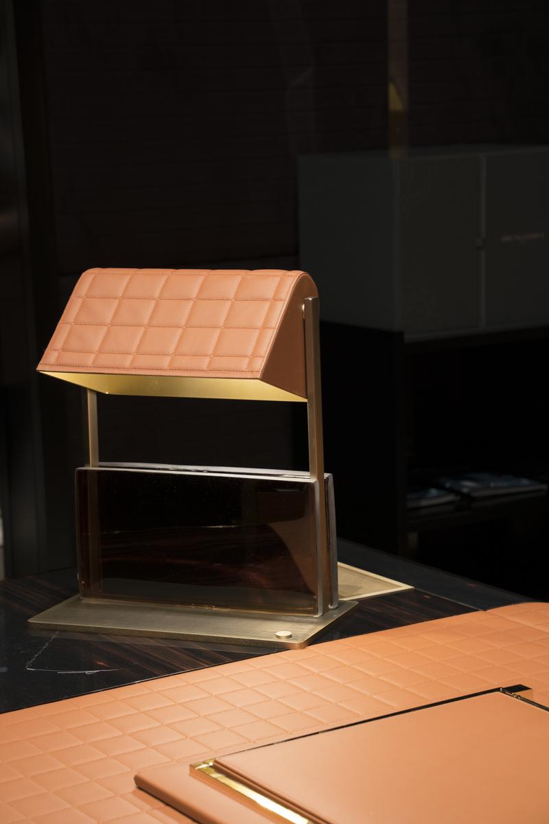 Adjustable ebony table lamp | Astoria by Bruno Zampa