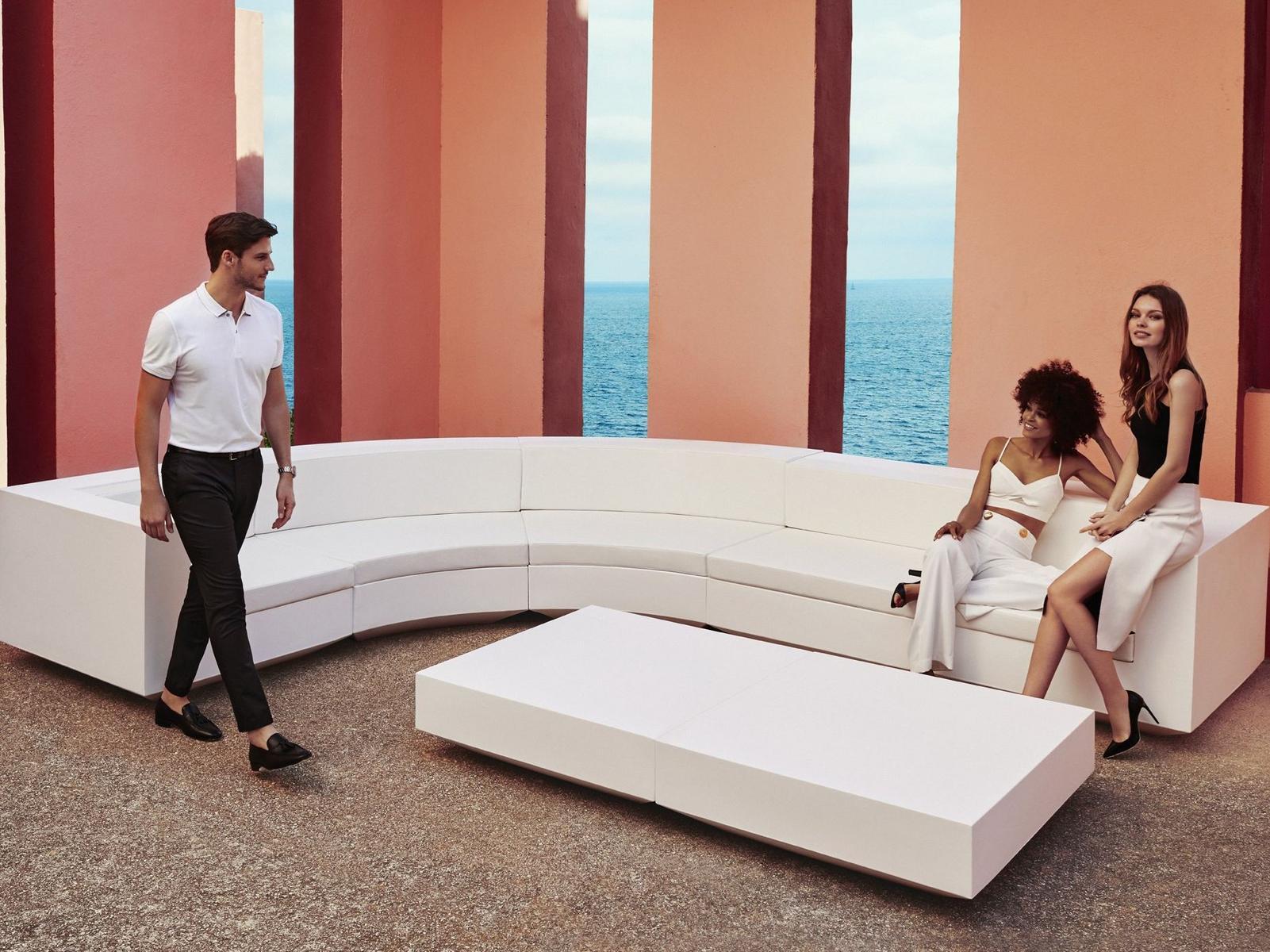 Sectional curved polyethylene sofa | Vela by Vondom