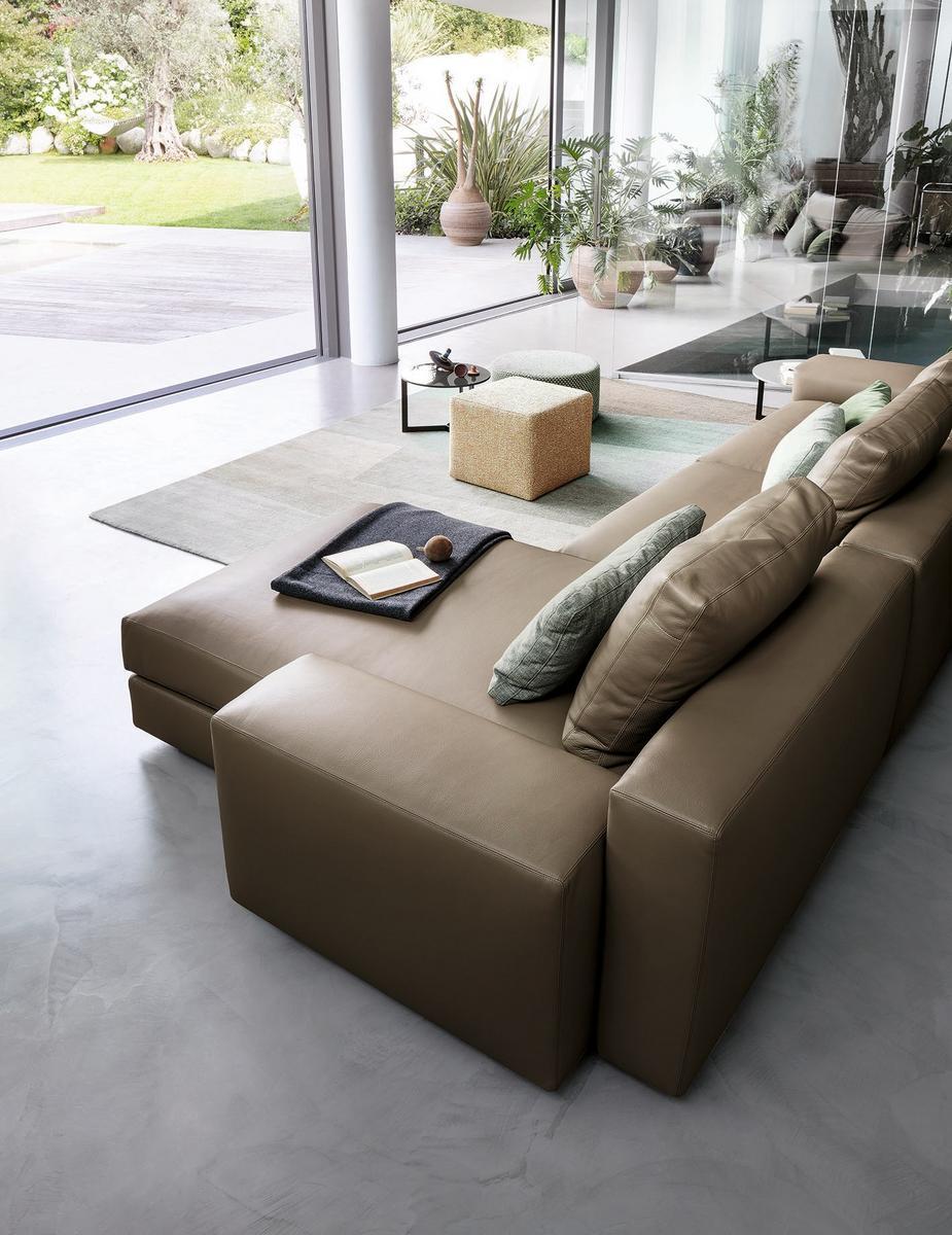 Sectional leather sofa with chaise longue | Venise by Lema