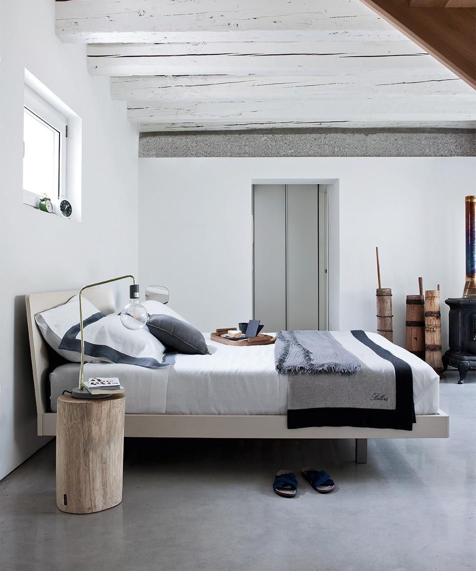 Wood bed with upholstered headboard | Teo by ALF Dafre