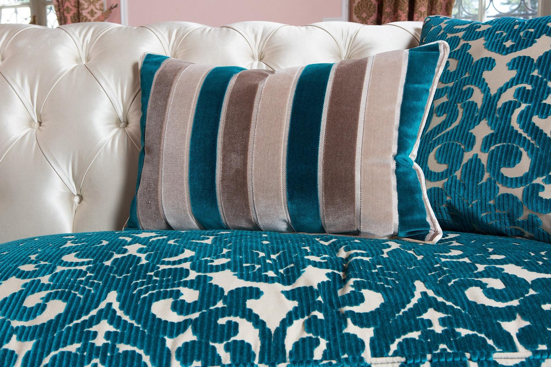 Chesterfield style tufted sofa | Desdemona Chic by Domingo salotti