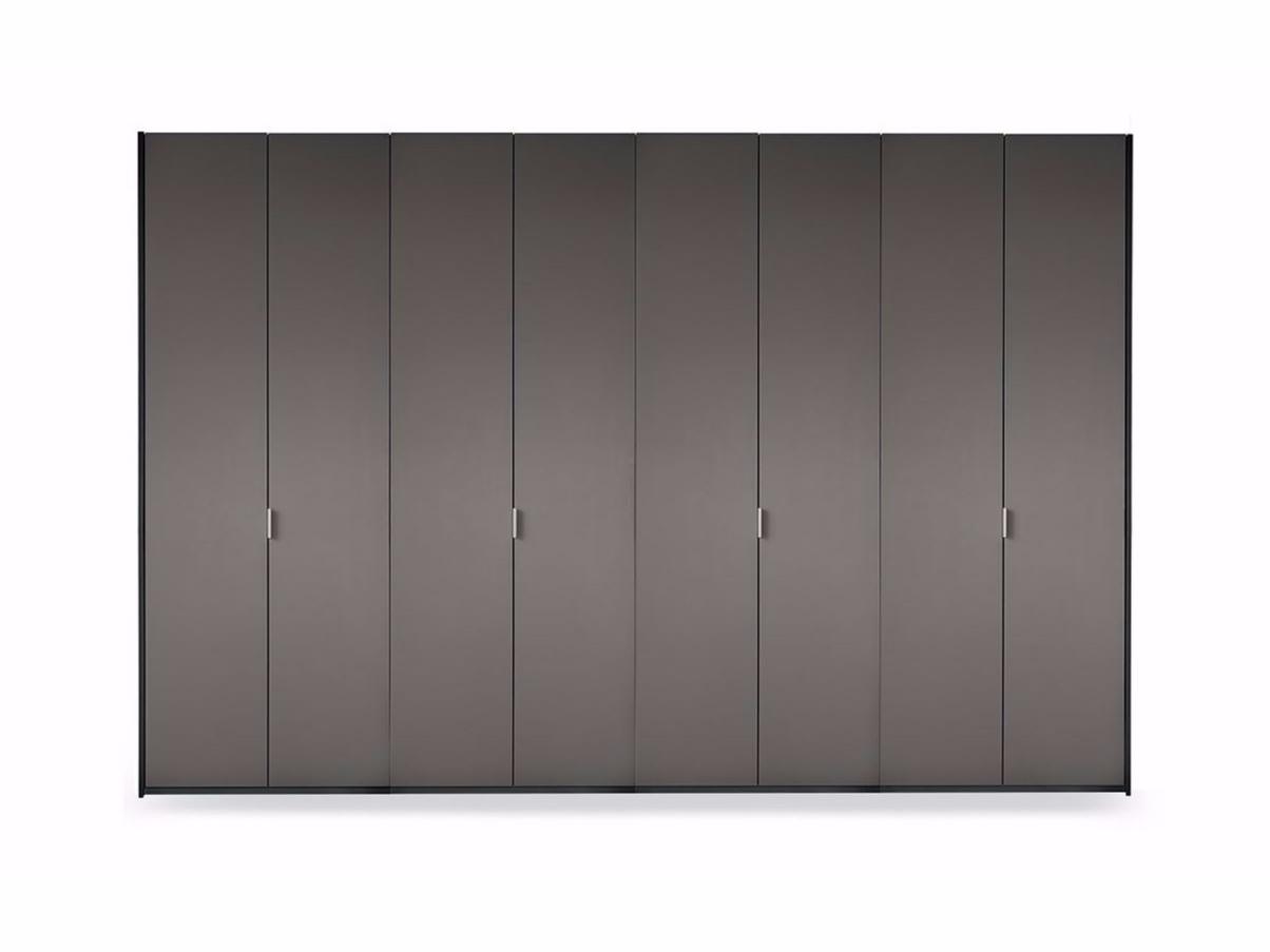 Sectional lacquered glass wardrobe | Fitted by Poliform