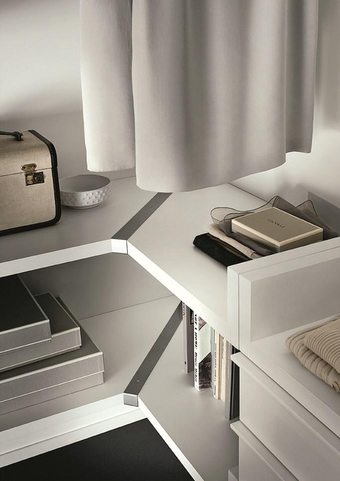 Sectional custom walk-in wardrobe | Novenove by Lema