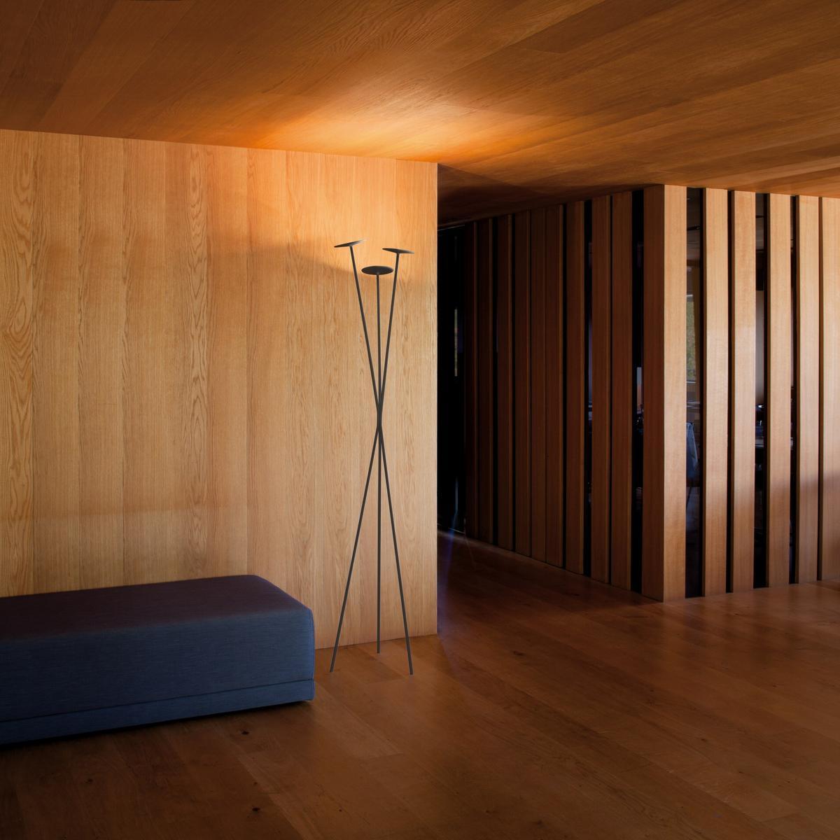 Methacrylate floor lamp | Skan 0260 by Vibia