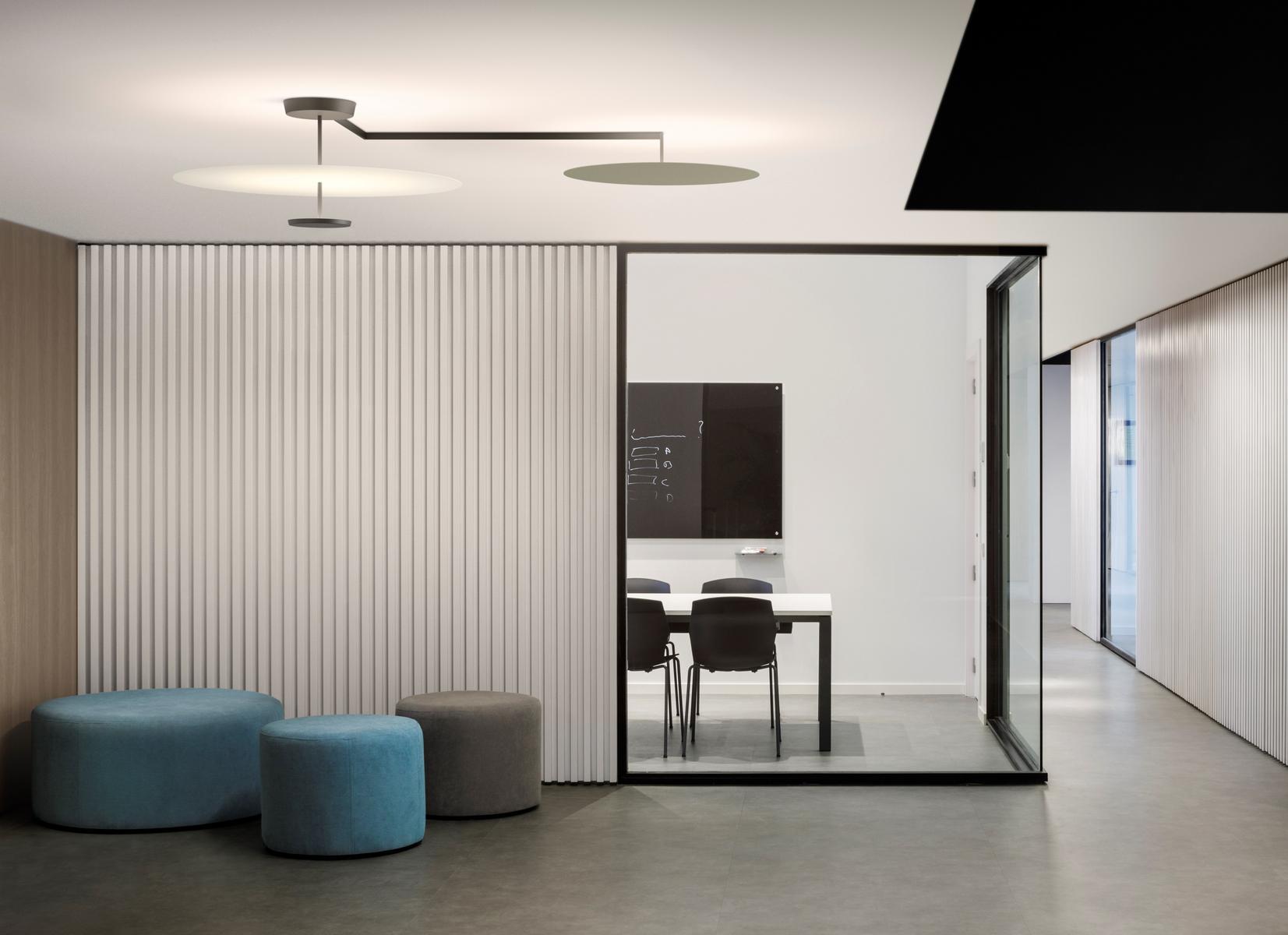 LED metal ceiling lamp | Flat 5924 by Vibia
