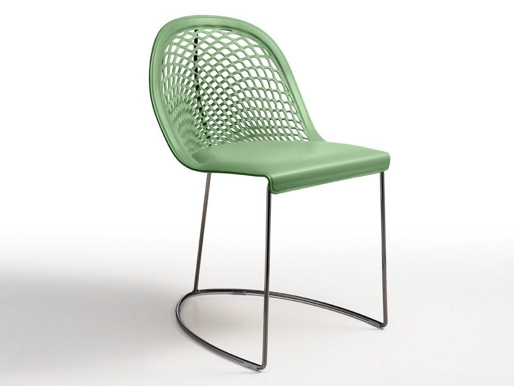 Sled base tanned leather chair | Guapa S by Midj