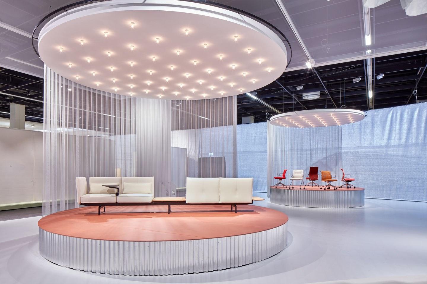 Swivel leather office chair | Ac 5 Studio by Vitra