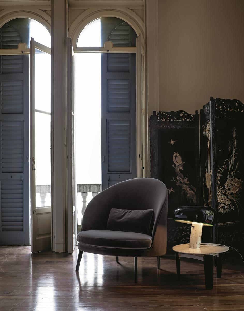 Upholstered armchair | Jim by Arflex