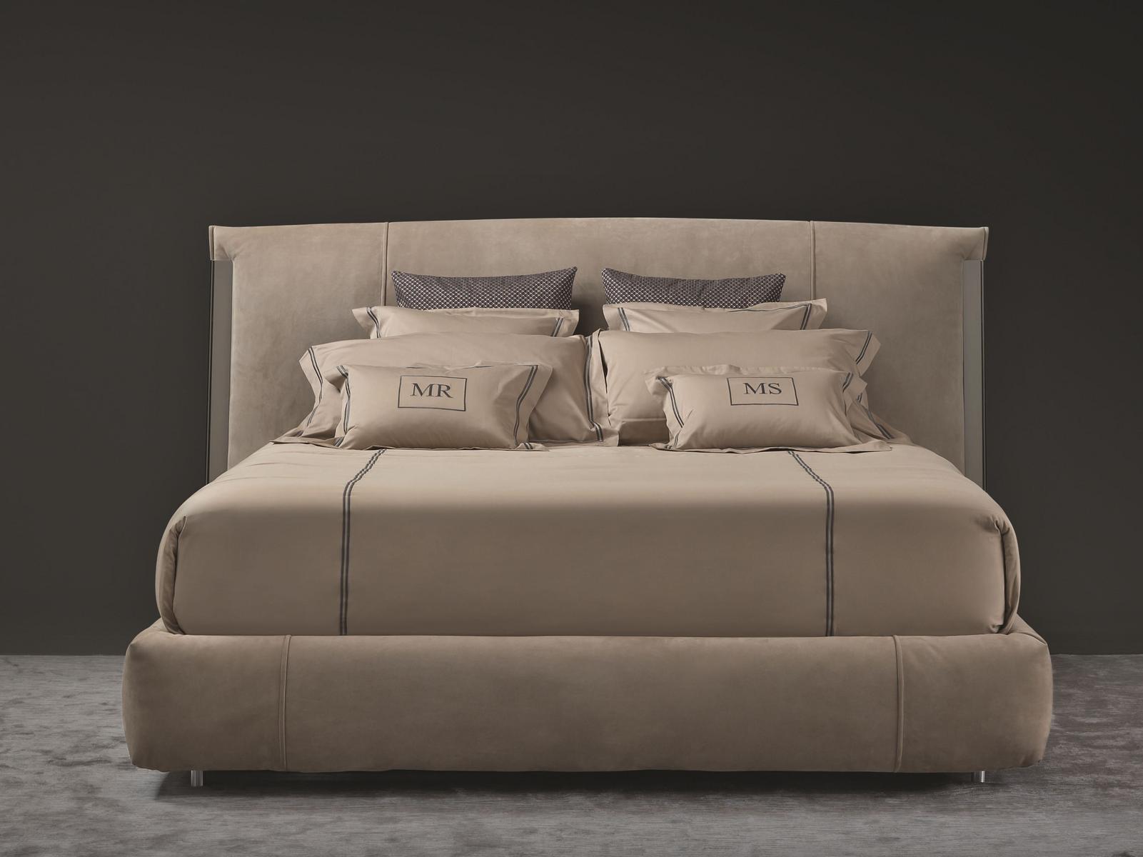 Upholstered double bed | Amal by Flou