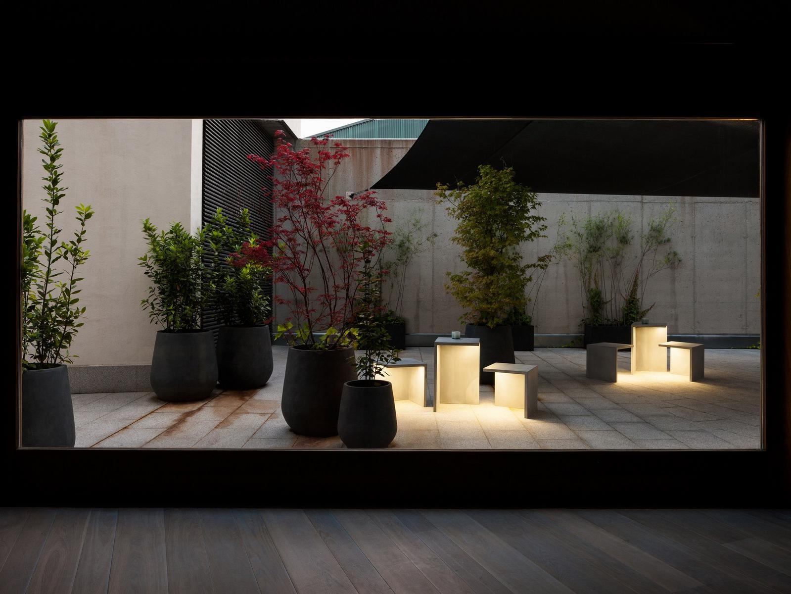 LED cement bollard light | Empty by Vibia