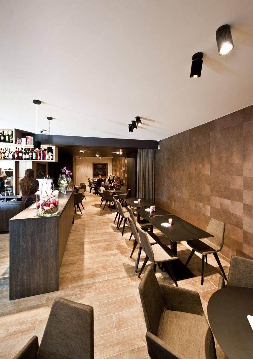 Adjustable ceiling aluminium spotlight | Coolfin Move by Dark