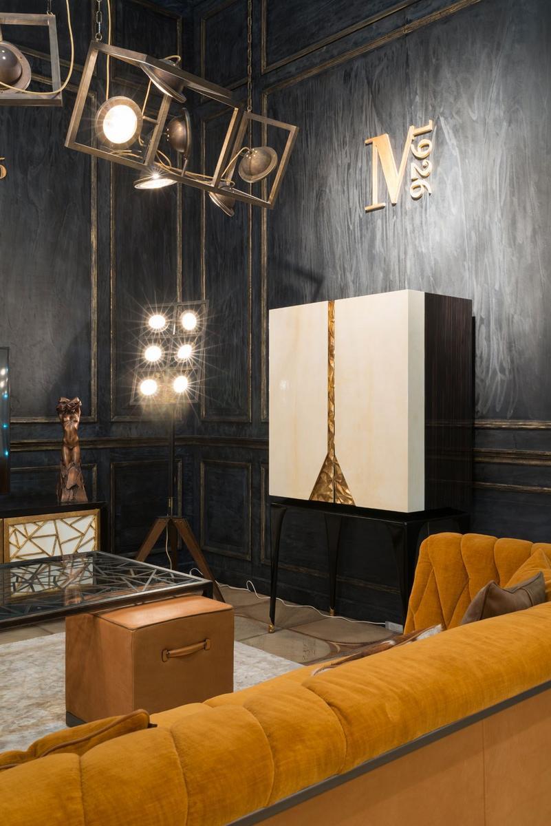 Acid etched brass and oak floor lamp with tripod | Totò by Mantellassi 1926