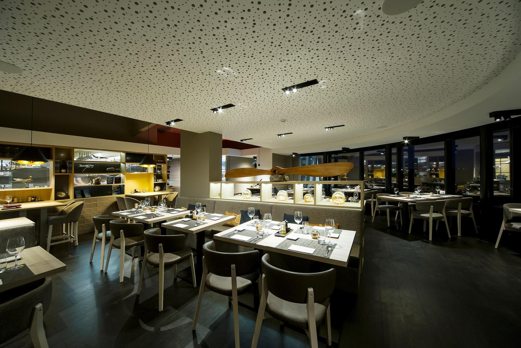 Semi-inset ceiling aluminium spotlight | Coolfin Box by Dark