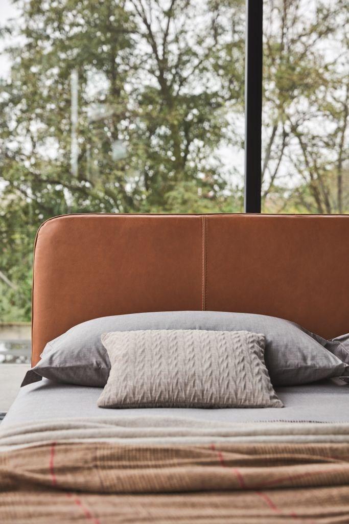 Upholstered bed with high headboard with upholstered headboard | Aris by Ditre Italia